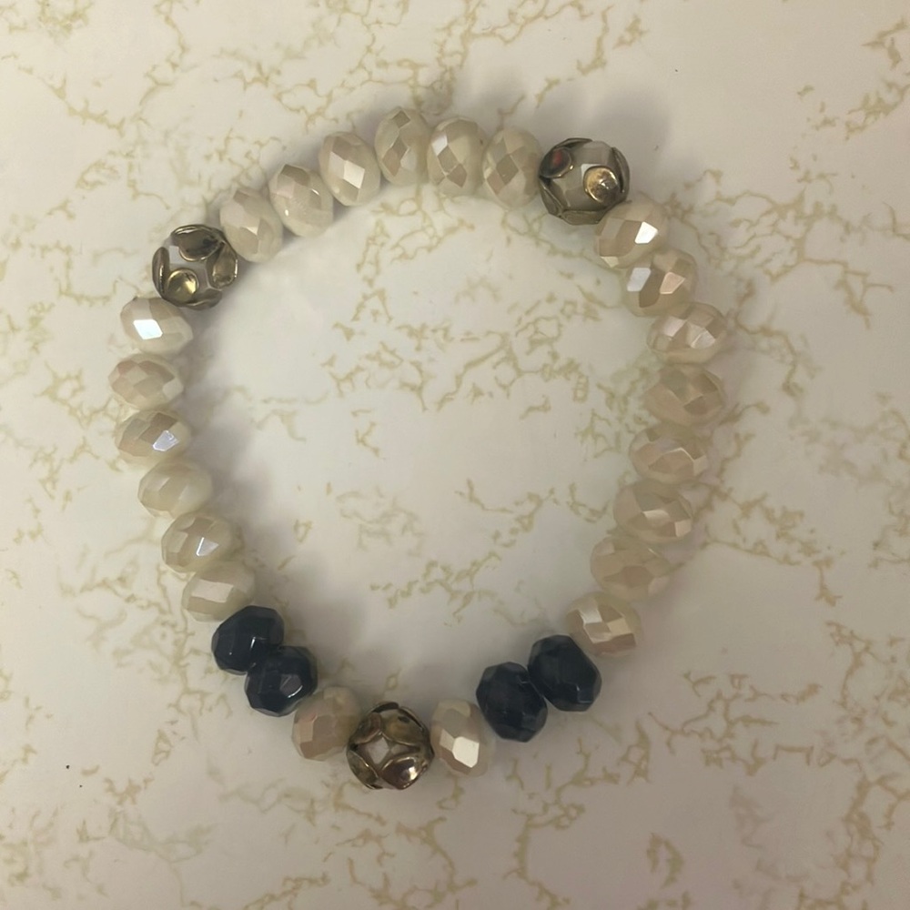 Elegant Beaded vintage stretch Bracelet in Cream and Blue